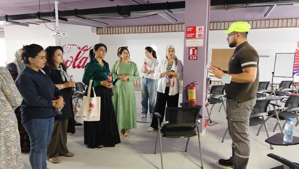 Қысқы суреттердегі жалаңаш қыздар